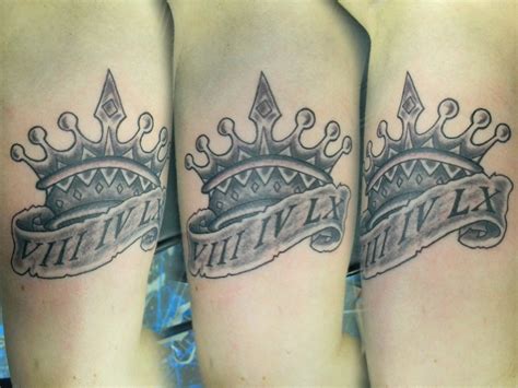 king crown tattoo meaning.